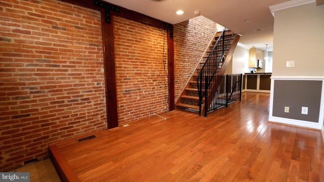 Building Photo - 1605 Marshall St