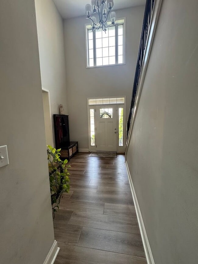 Building Photo - HOUSE FOR RENT