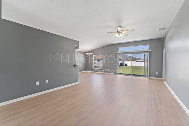Building Photo - 1010 Summer Breeze Dr