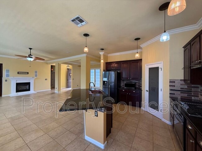 Building Photo - 523 Ruess Rd