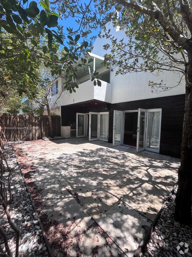 Building Photo - 7510 SW 58th Ave