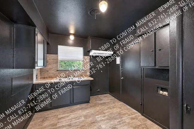 Building Photo - 1214 Adelaide Dr