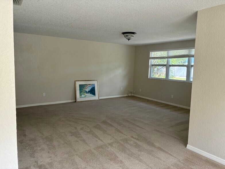 Livingroom - 423 Wildwood Way
