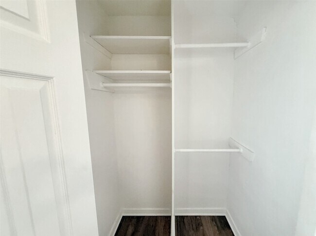 Building Photo - 3533 Antilles Dr