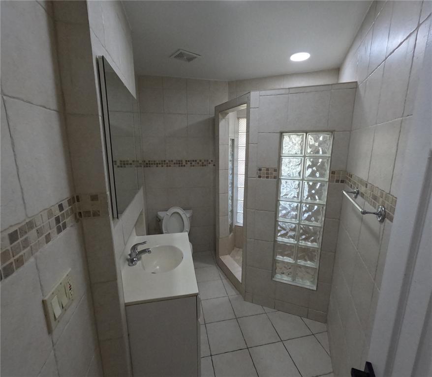 Building Photo - 1423 Holly Heights Dr