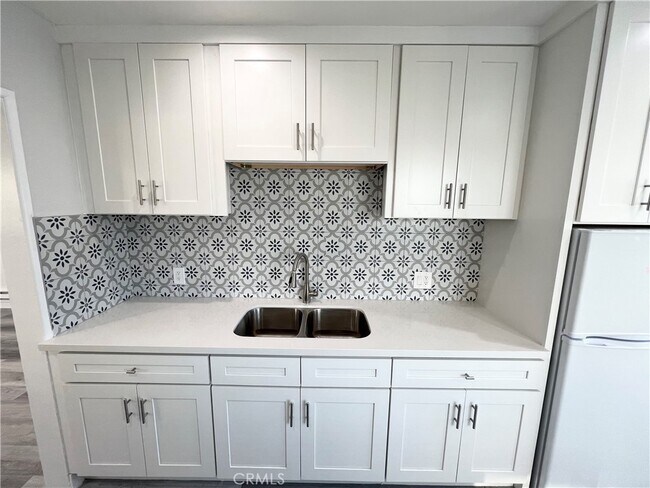 Building Photo - 4225 W 120th Street Unit C