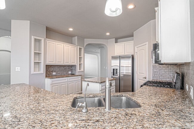 Building Photo - 819 Pentagon Rd