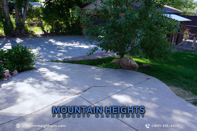 Building Photo - 2784 E Delsa Dr
