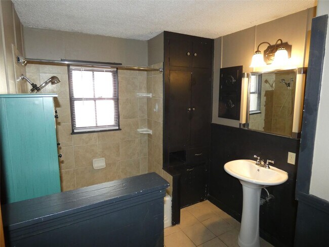 Building Photo - 428 Sayles Blvd