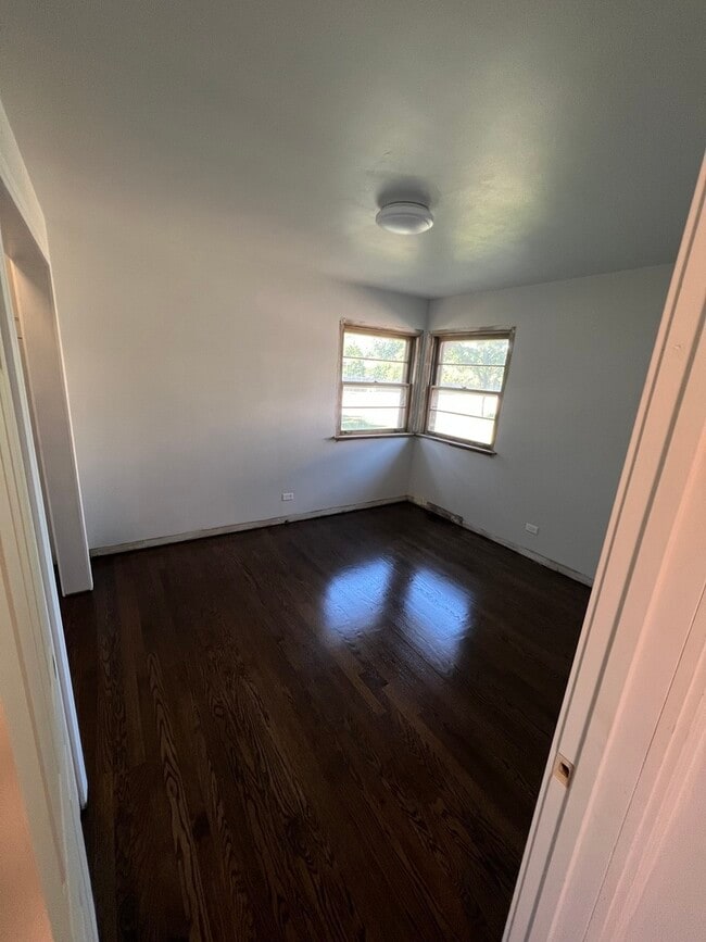 Building Photo - 8000 N Ozark Ave