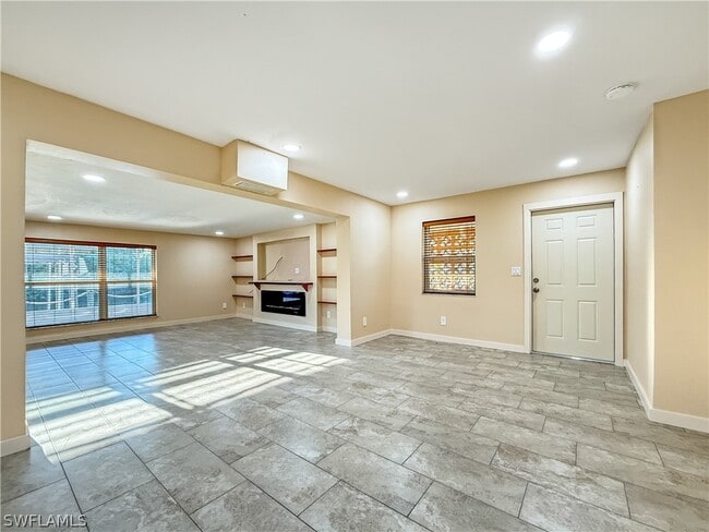 Building Photo - 2115 St Croix Ave