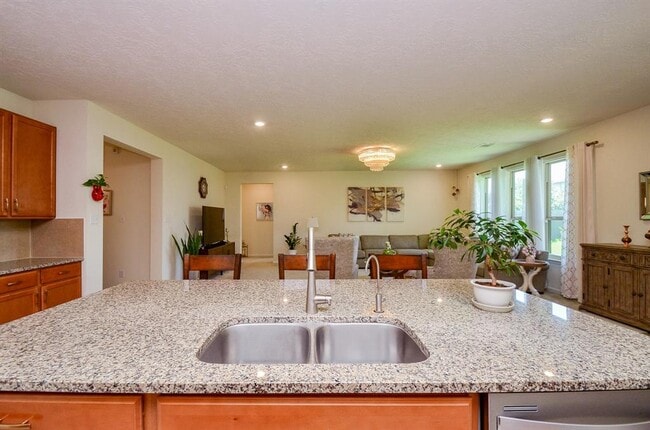 Building Photo - 3808 Canterbury Park Dr