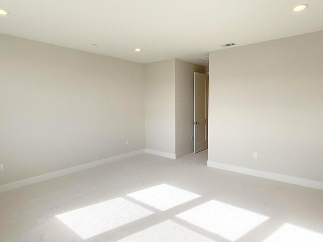 Building Photo - NEW PRICE ! Newly Built ! Be The First To ...