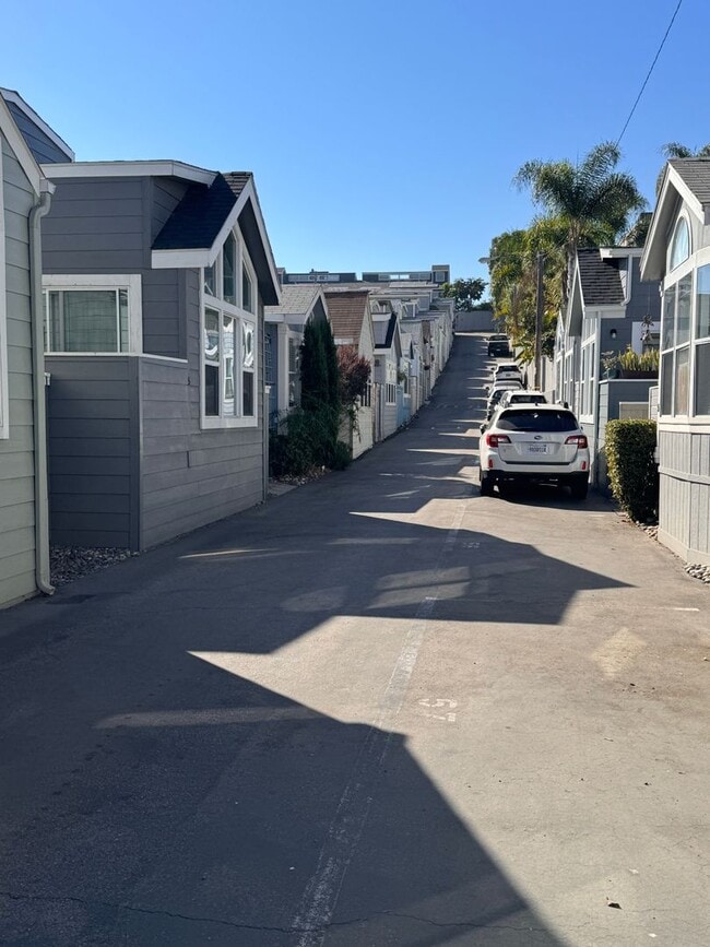 Building Photo - Grab Your Surfboard and Walk to Grandview Beach!