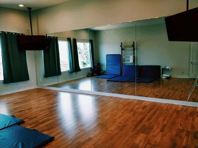 Building Photo - 2039 Cartier Wy