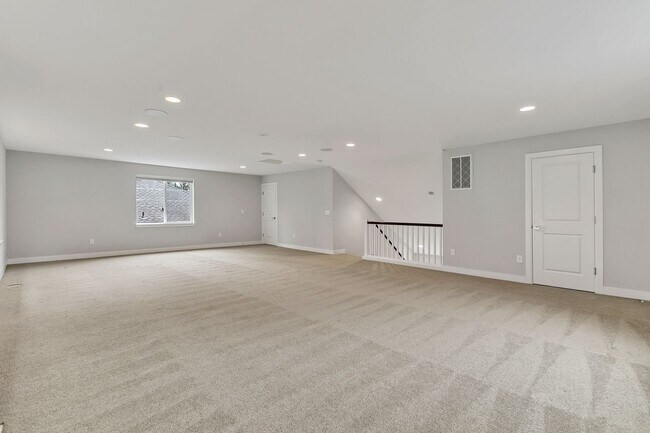 Building Photo - Sophisticated and Luxurious