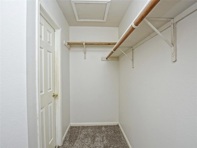 Building Photo - 305 N Heatherwilde Blvd