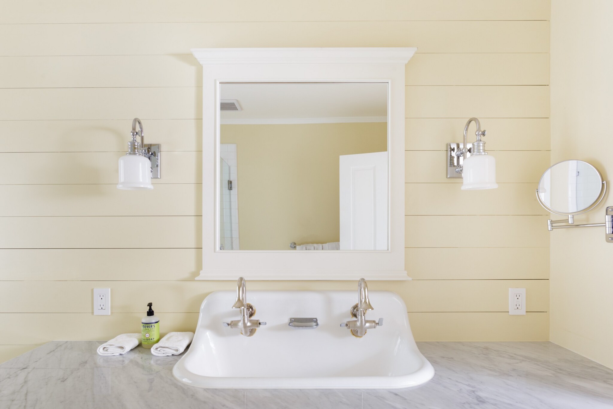 Master bath - 5108 Strohm Ave