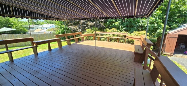 Building Photo - UPDATED!! 3 bed, 2 bath house with solar p...