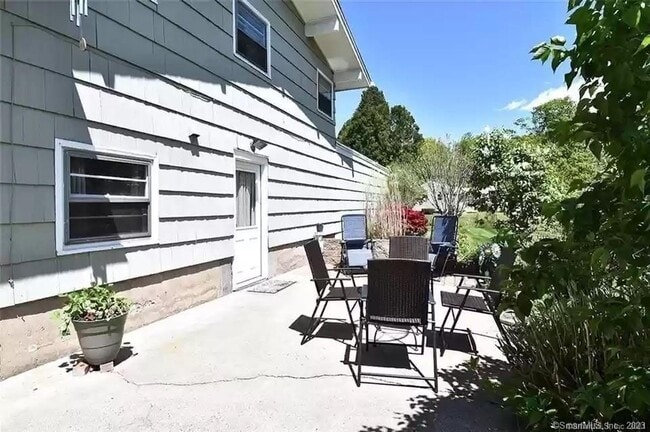 Building Photo - 21 Mcdermott Cir