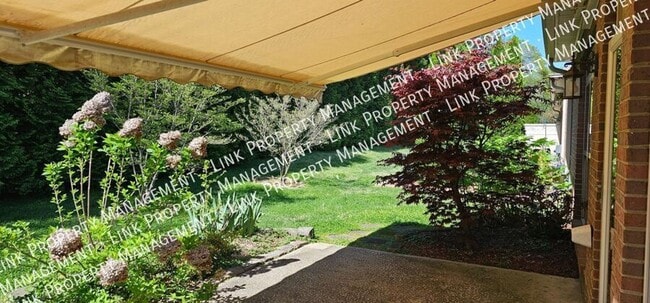 Building Photo - Coming Soon!  Almost 1800 sf Townhome in Hixson