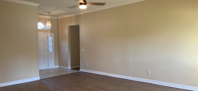 Building Photo - Great location!  4 Bedroom 2 bath