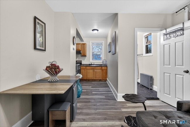 Building Photo - 393 Orchard St