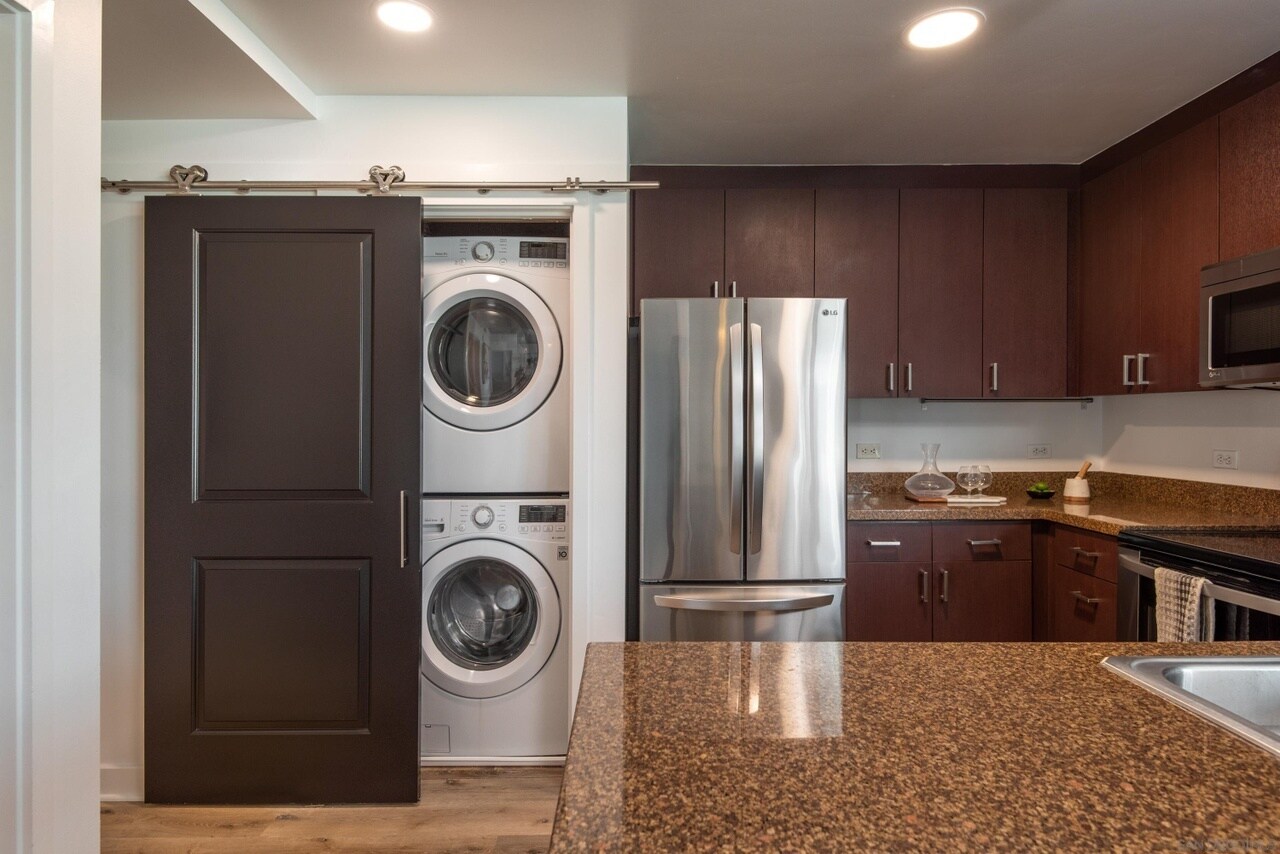 Building Photo - 1080 Park Blvd