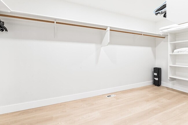 Building Photo - 4061 E Arch Dr