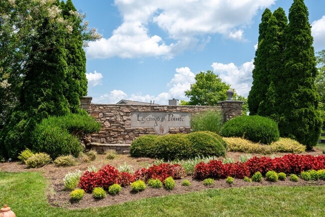 Building Photo - **BE THE LUCKY ONE TO LIVE IN THIS UPDATED NASHVILLE/ BELLEVUE HOME**