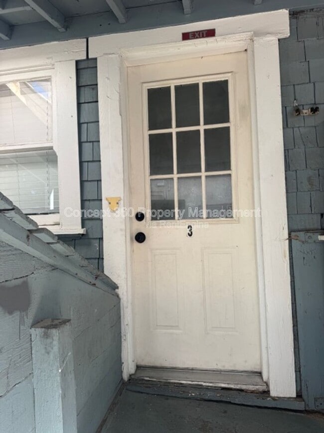 Building Photo - 803 Magnolia Ave