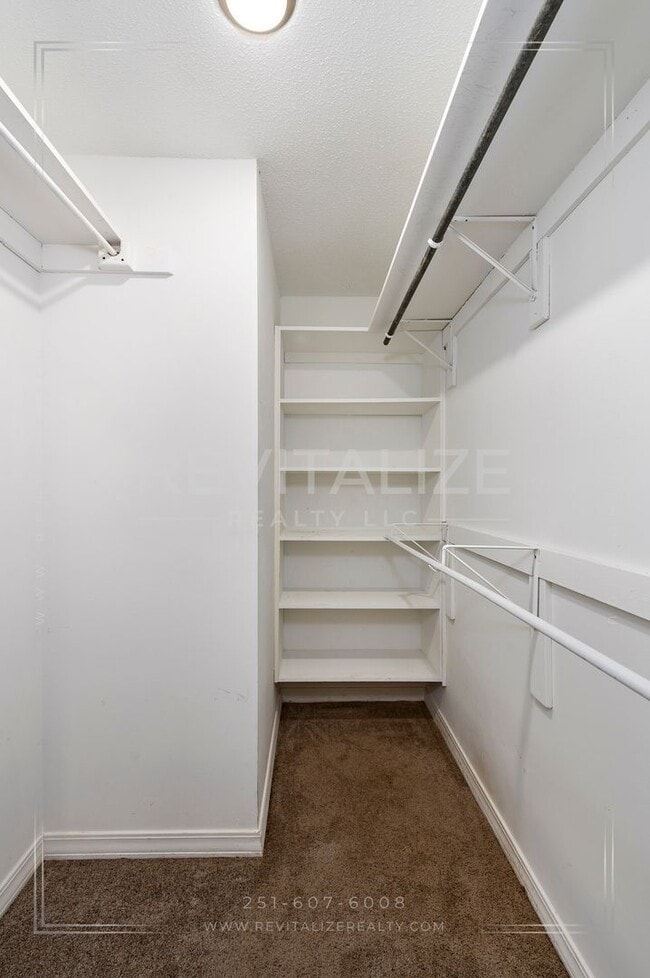 Building Photo - Alluring 3 Bed 2 Bath Home by Medal of Honor Park!