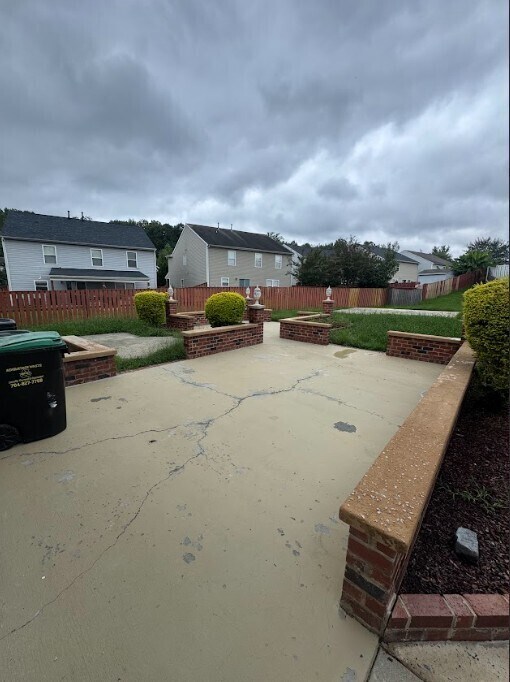 Building Photo - MOVE IN SPECIAL! $200 OFF FIRST MONTHS REN...