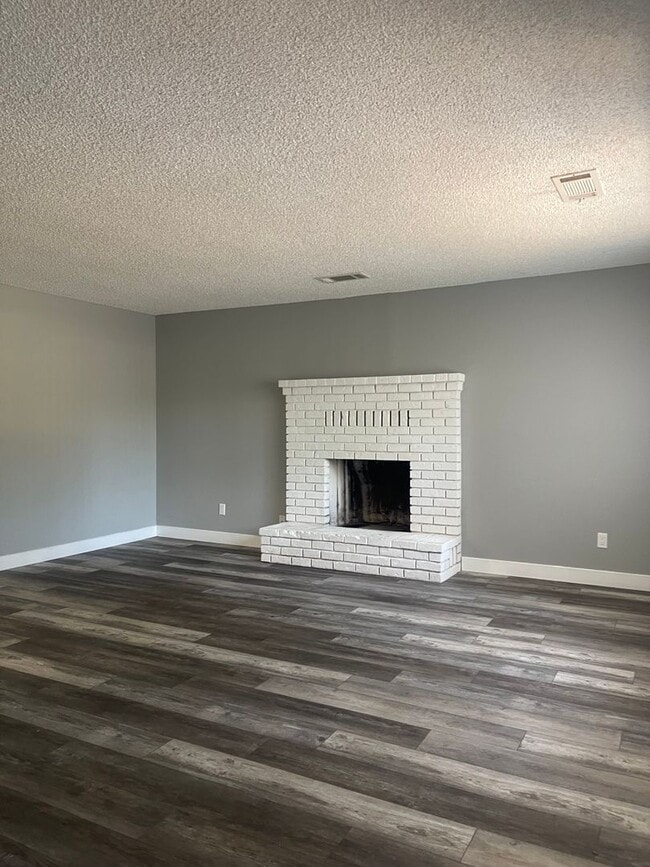 Building Photo - 4626 Red Bluff St