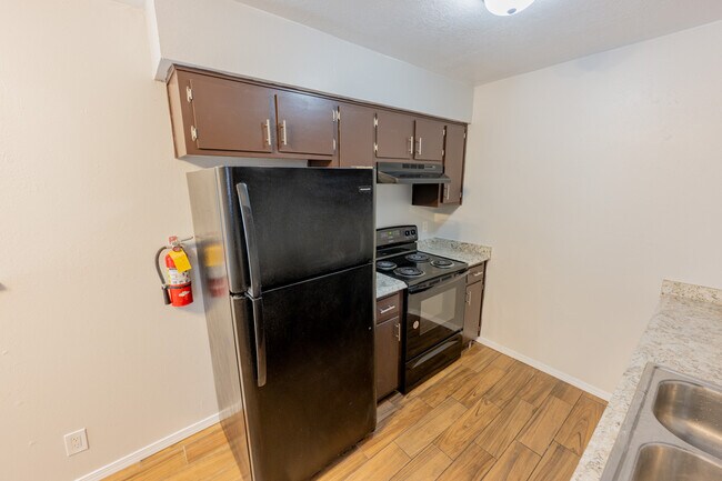 Building Photo - 309 Whispering Sands Ct SE