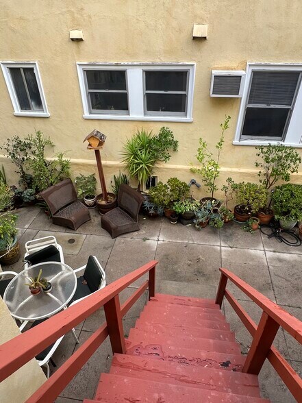 Patio - 502 1/2 N Heliotrope Dr