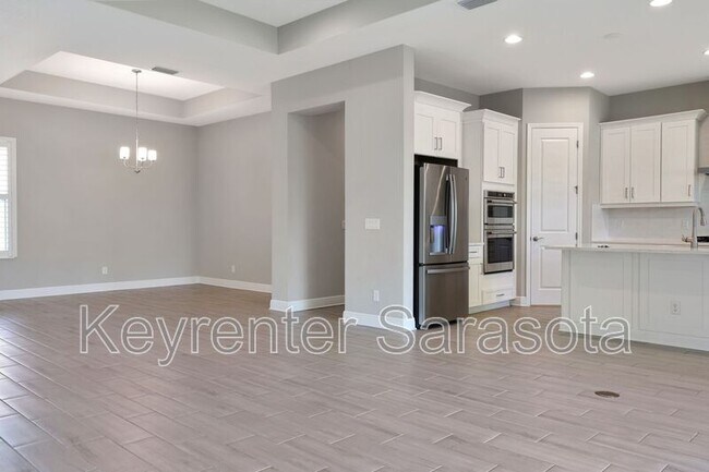 Building Photo - 6133 Lungo Lago Dr
