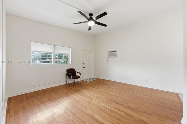 Building Photo - 1620 NE 160th St