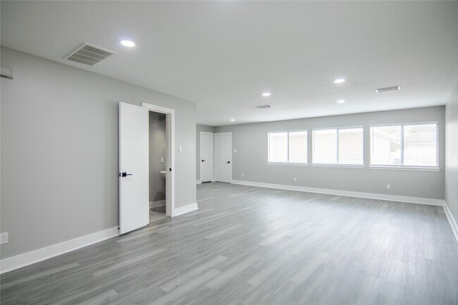 Building Photo - 20911 Young Meadows Way