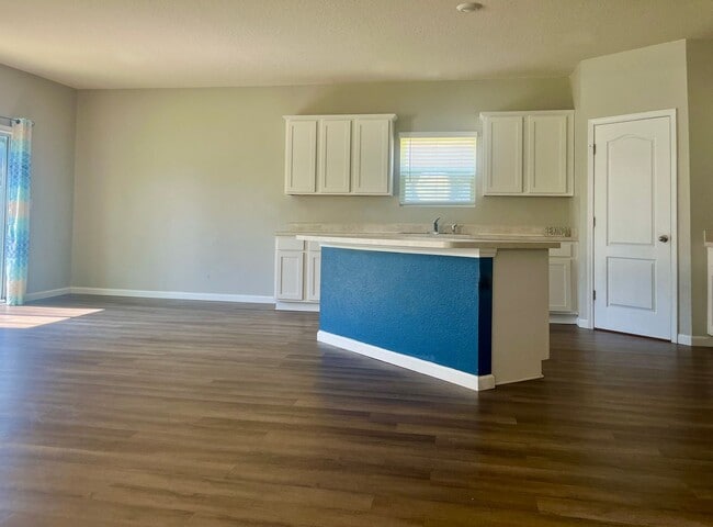 Building Photo - 131 Ashwood Cir