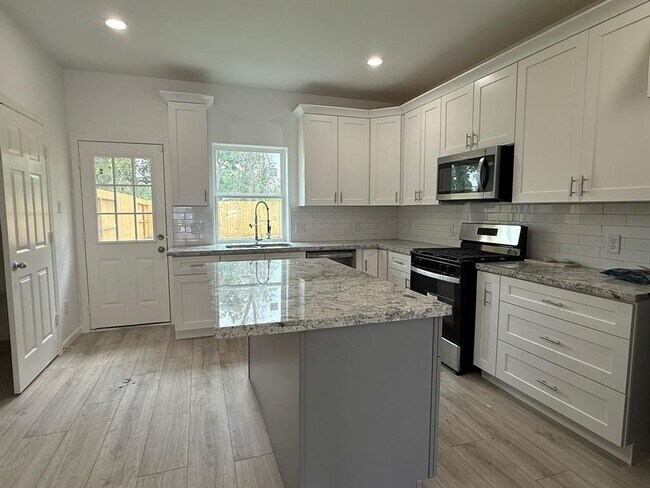 Building Photo - 7914 Laura Koppe Rd