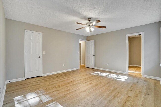 Building Photo - 377 Jamie Dr