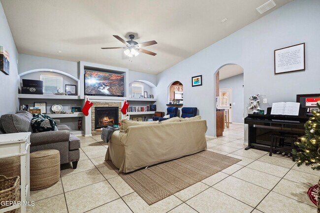 Building Photo - 14351 Spanish Point Dr