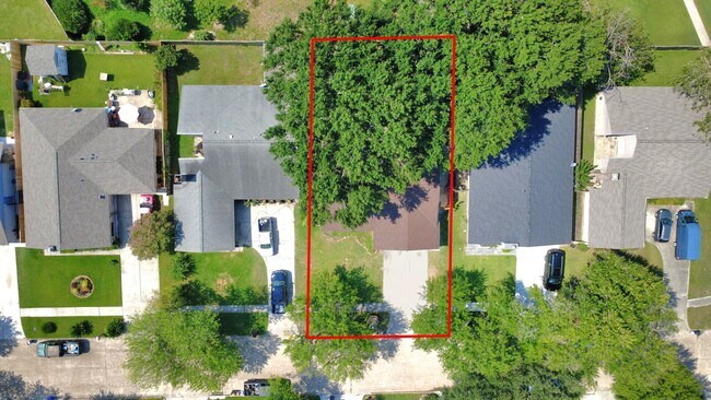 Building Photo - 10171 NW Park Dr