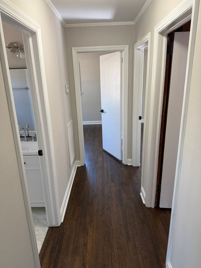 Building Photo - Gorgeous Renovated 3 Bedroom Brick Ranch