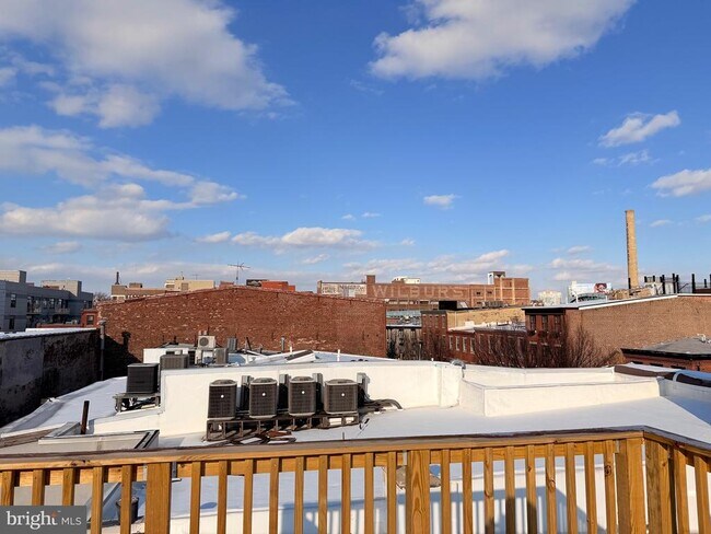 Building Photo - 136 N 3rd St