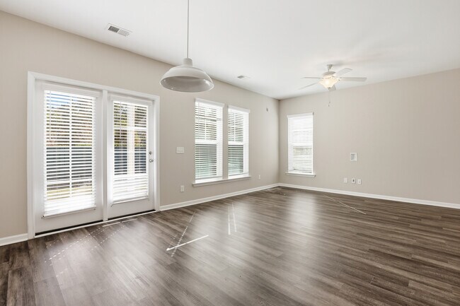 Building Photo - 116 Ainsdale Dr