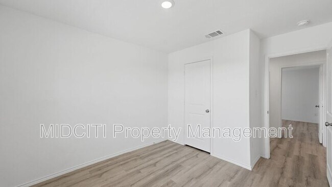 Building Photo - 466 Fairy Duster Dr