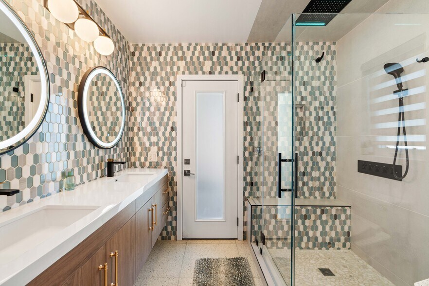 Building Photo - 10405 Ditson St