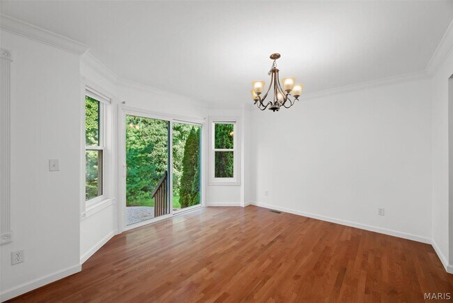 Building Photo - 499 Parkgate Dr